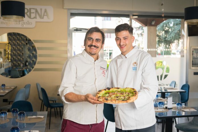 lo chef giovanni sorrentino a sx con il pizzaiolo enrico arena a dx