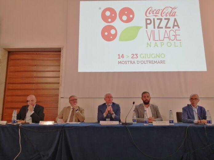 conferenza stampa coca cola pizza village napoli