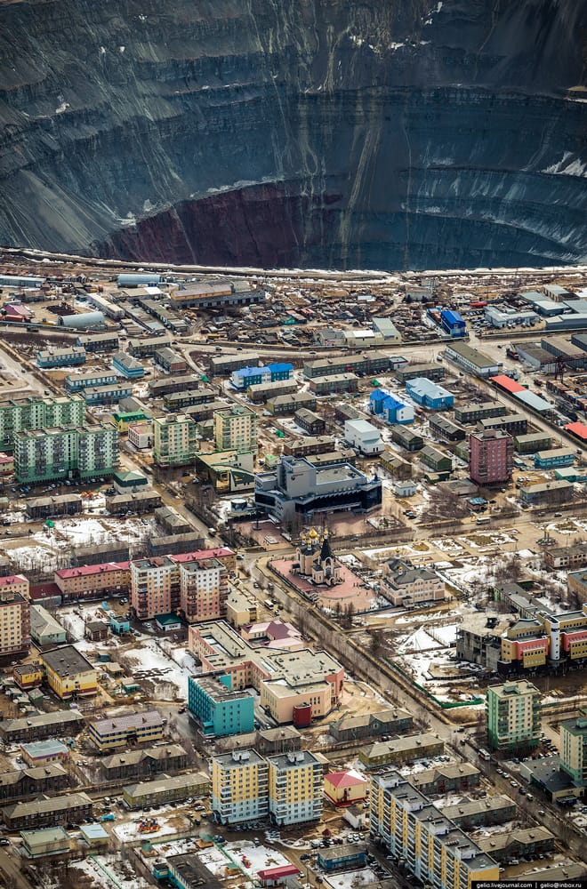 mirnyj diamond mine yakutia from the air 3