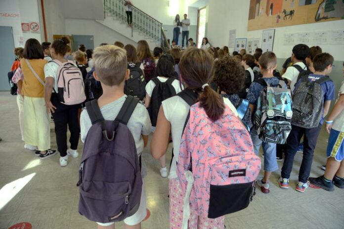 scuola ragazzi zaini fg